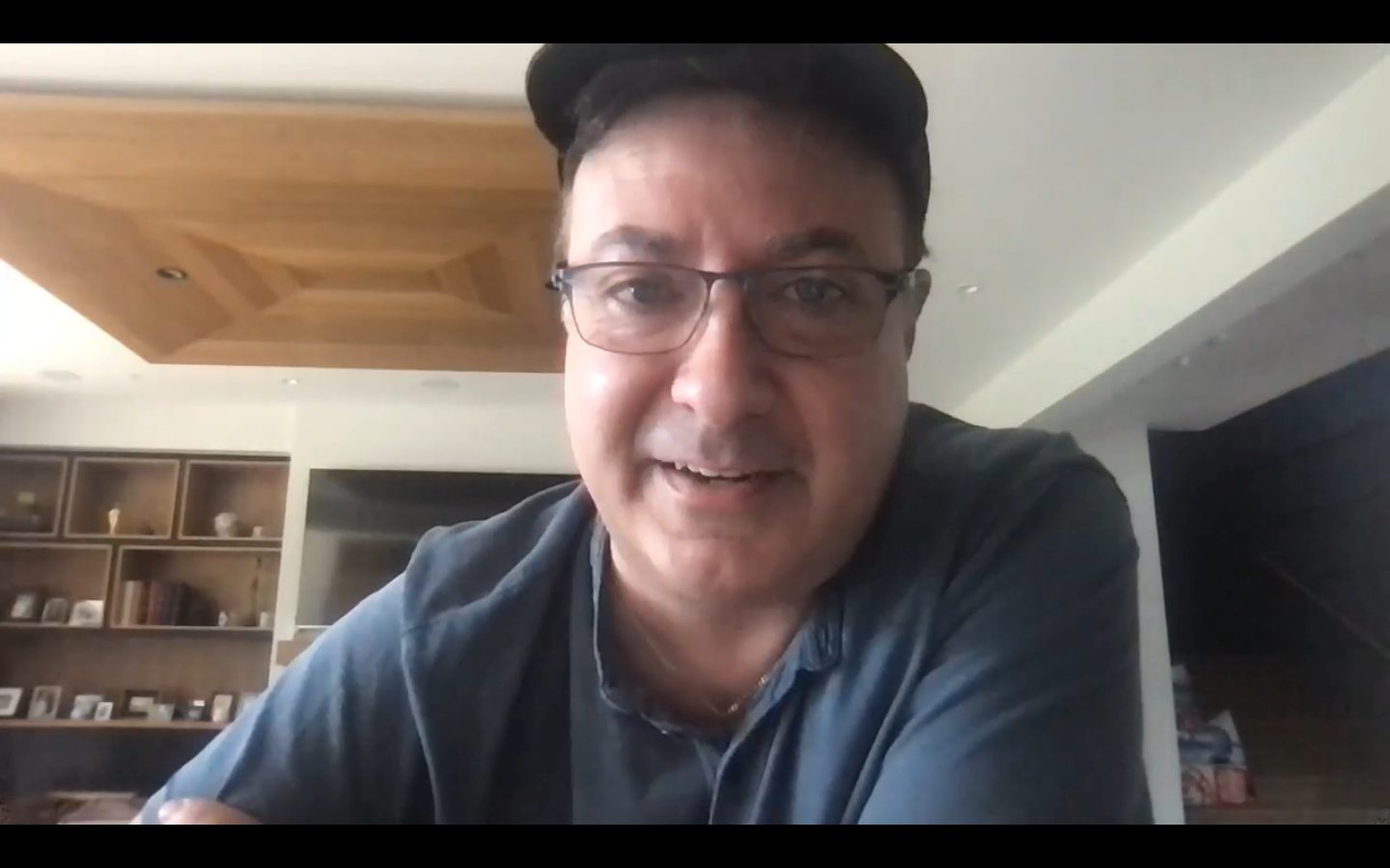     Evan Spiliotopoulos o filmie Sanktuarium: po latach zabawy z Kubusiem Puchatkiem wracam do korzeni [WYWIAD]